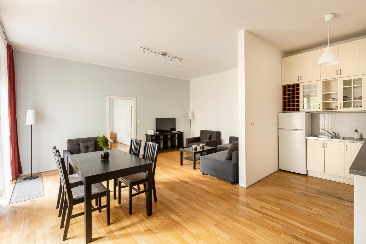 Centre Garden With Parking Apartment *